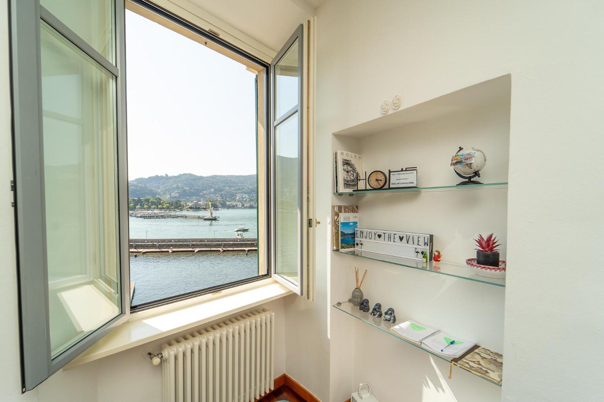 Appartamento Esclusivo Fronte Lago, In Centro A Como Con Garage エクステリア 写真