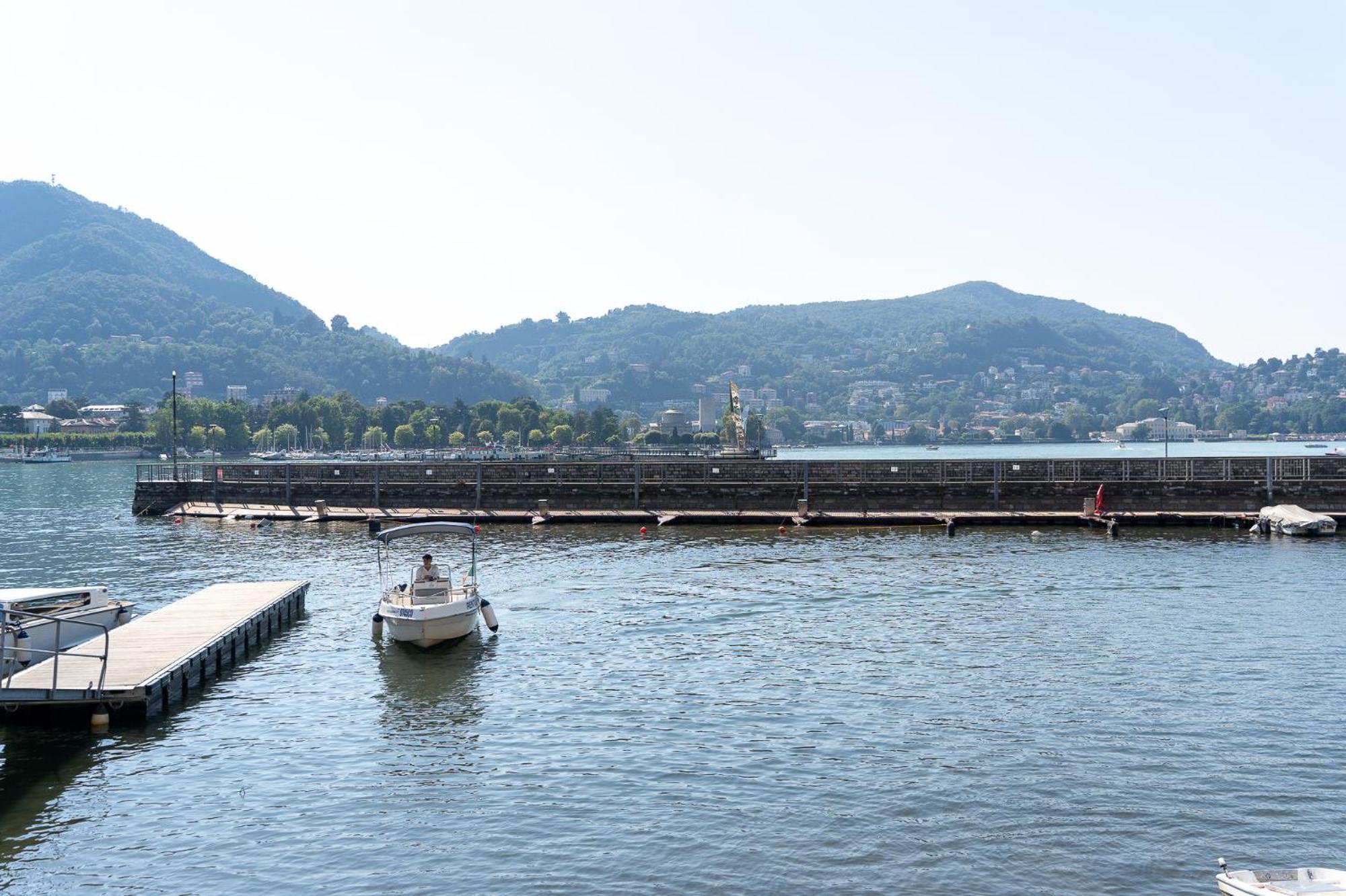 Appartamento Esclusivo Fronte Lago, In Centro A Como Con Garage エクステリア 写真