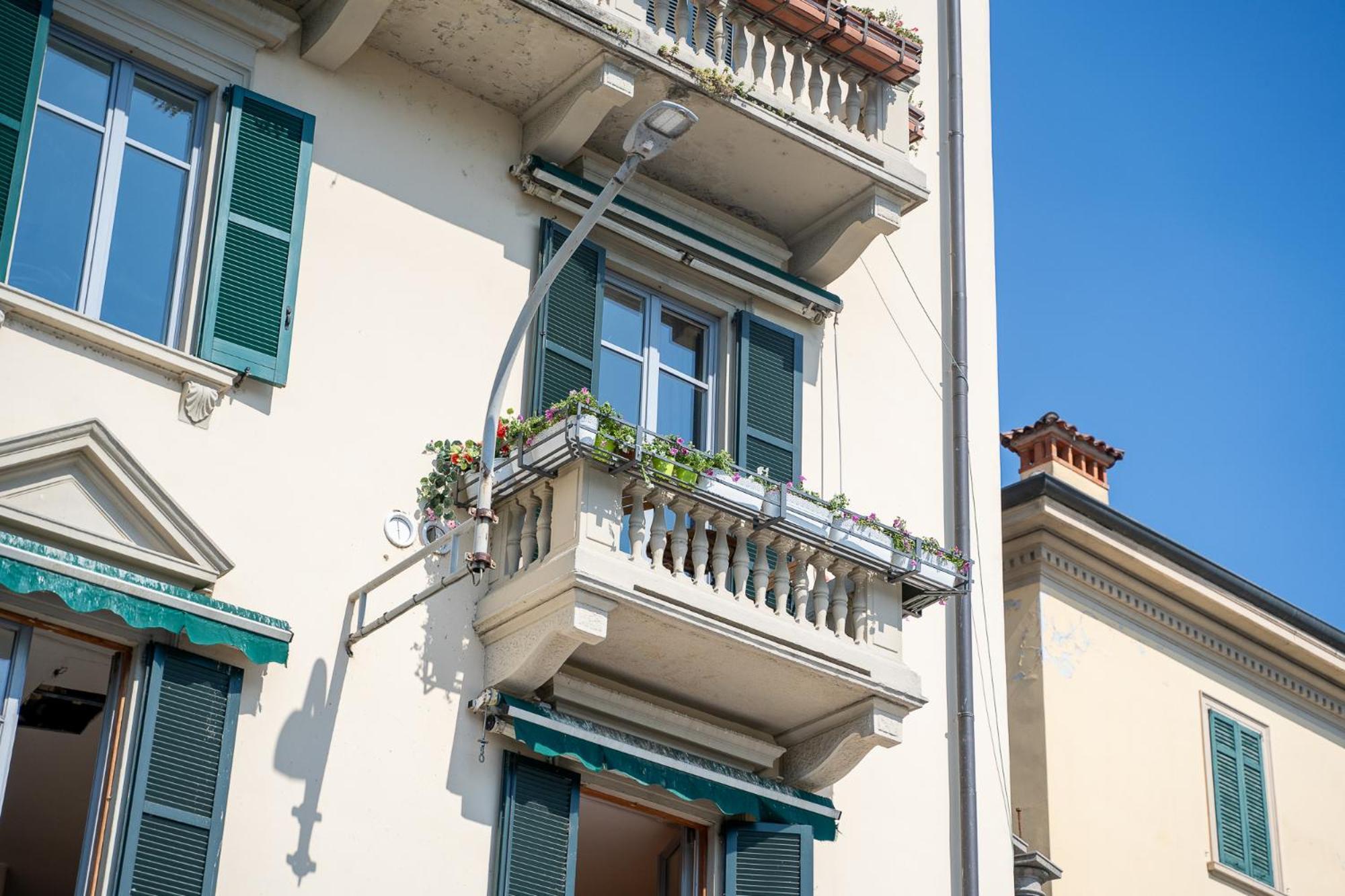 Appartamento Esclusivo Fronte Lago, In Centro A Como Con Garage エクステリア 写真